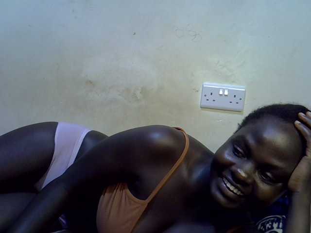 African-qeen1