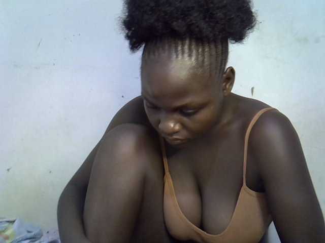 African-qeen1