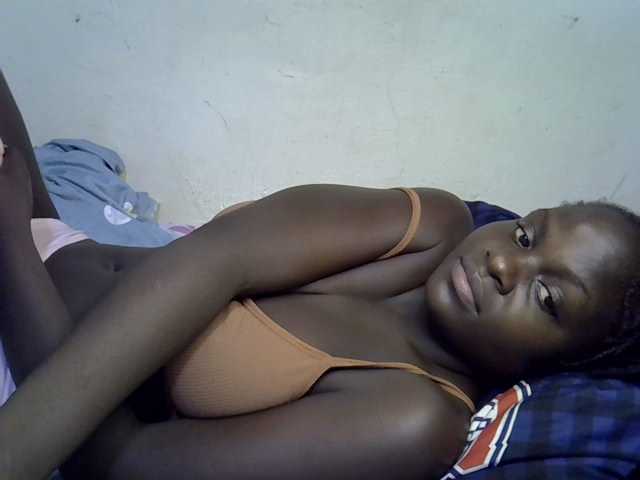 African-qeen1