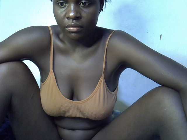 African-qeen1 live cam preview