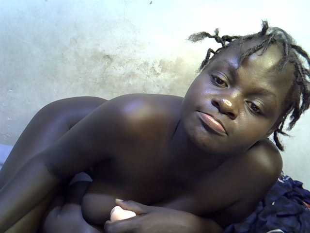 African-qeen1