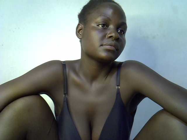 African-qeen1