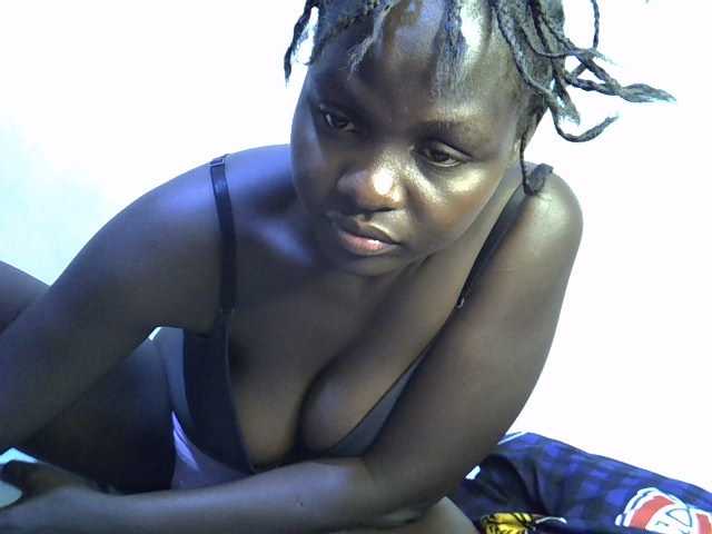 African-qeen1