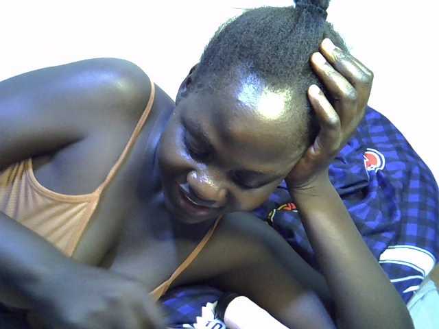 African-qeen1 live cam on BongaCams