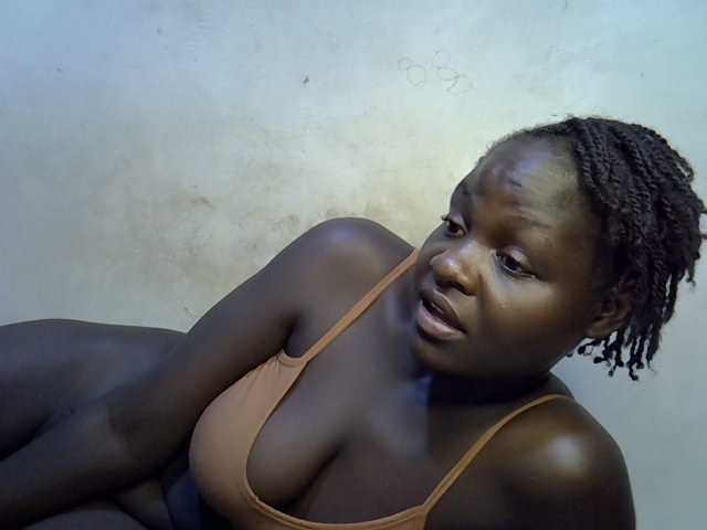 African-qeen1