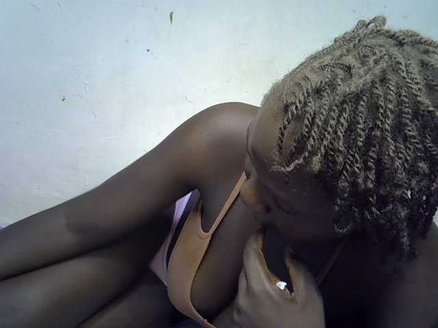 African-qeen1