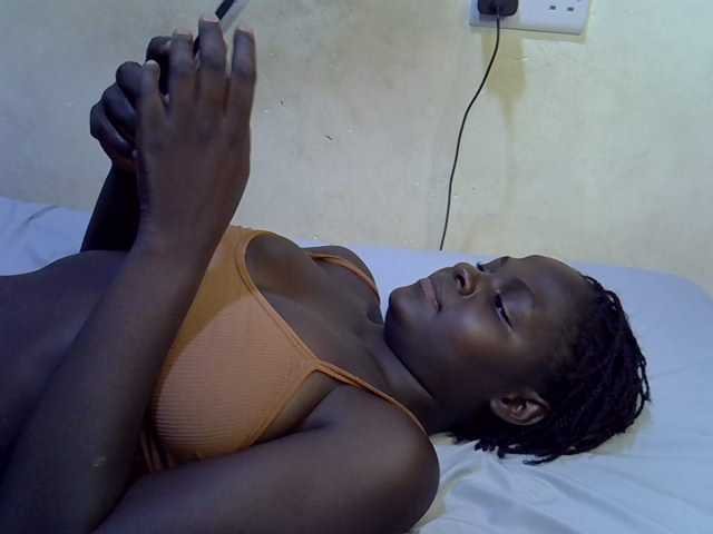 African-qeen1 live cam on BongaCams