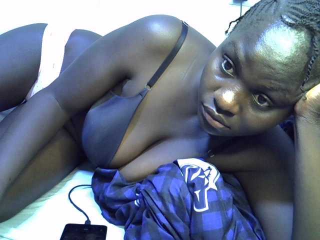 African-qeen1