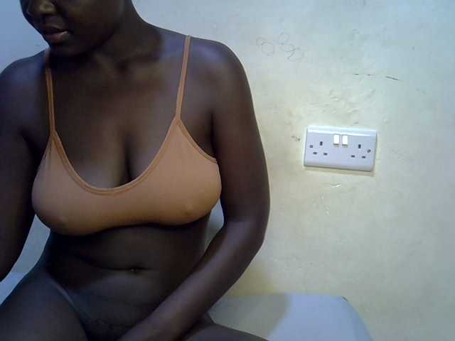 African-qeen1 live cam on BongaCams