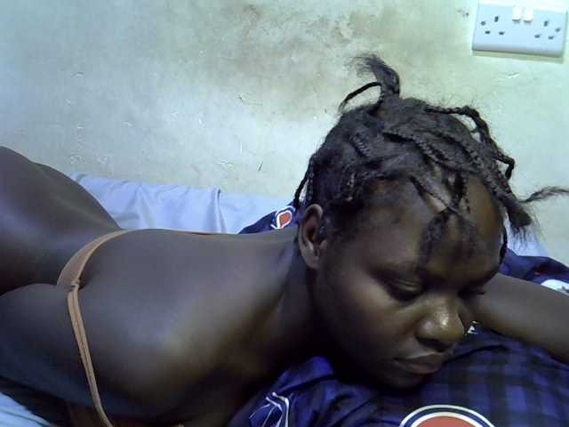 African-qeen1