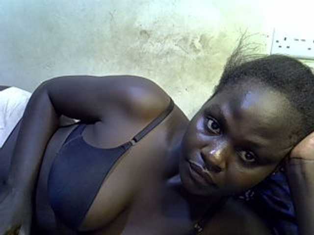 African-qeen1