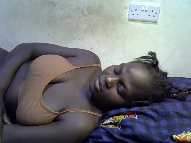 African-qeen1