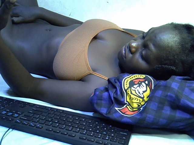 African-qeen1 live cam on BongaCams