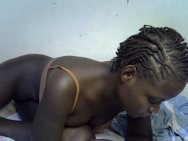 African-qeen1