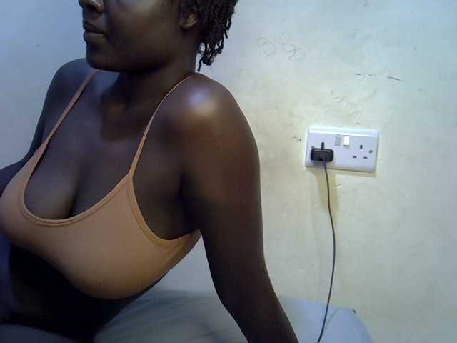 African-qeen1 live cam on BongaCams