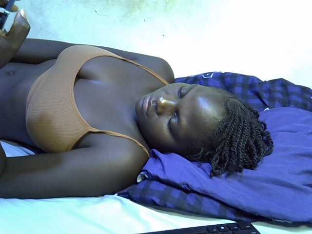 African-qeen1