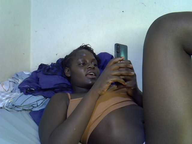 African-qeen1 live cam on BongaCams