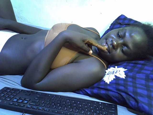African-qeen1