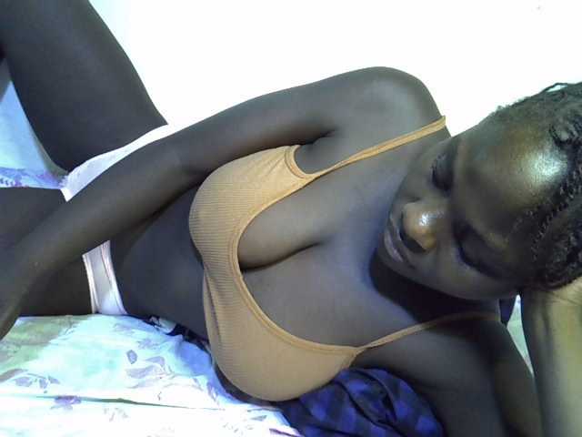 African-qeen1