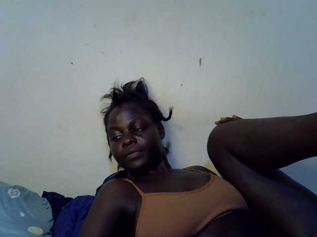 African-qeen1