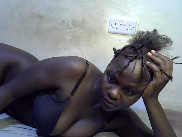 African-qeen1 live cam on BongaCams
