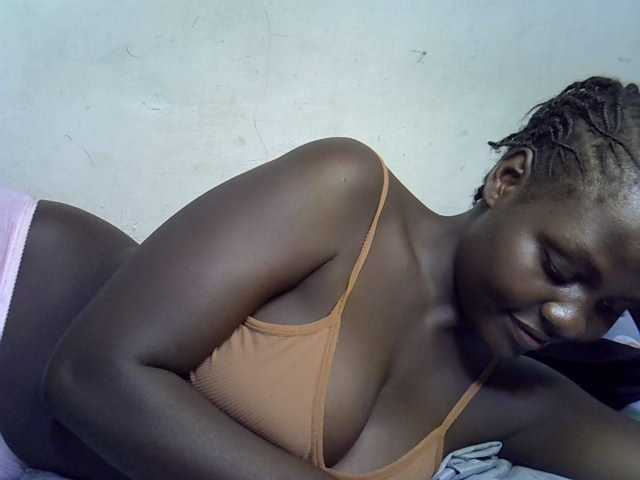 African-qeen1