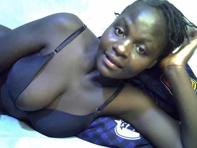 African-qeen1