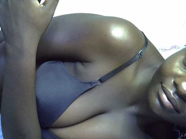 African-qeen1