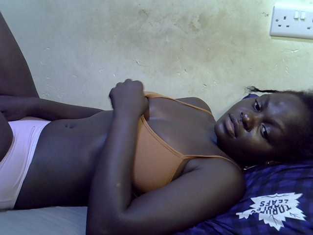 African-qeen1