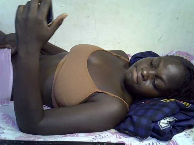 African-qeen1