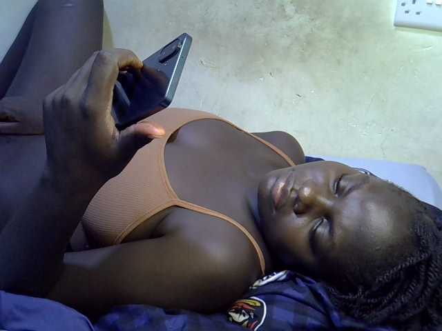 African-qeen1 live cam on BongaCams