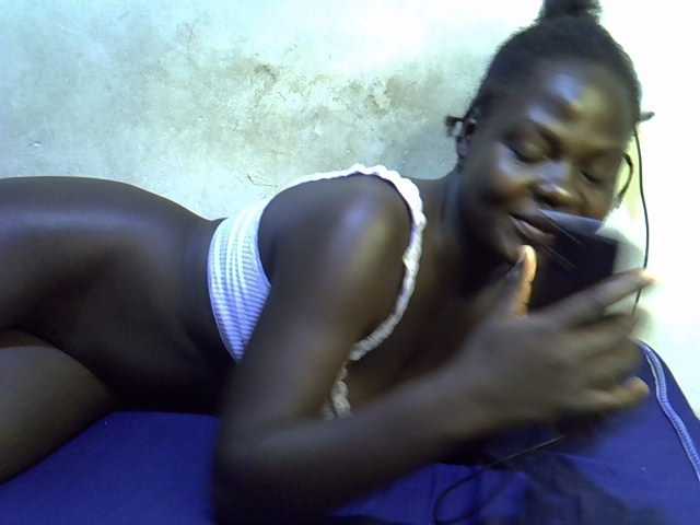 African-qeen1