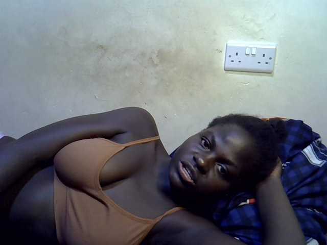 African-qeen1
