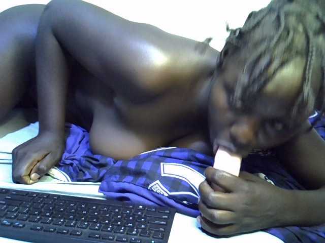 African-qeen1
