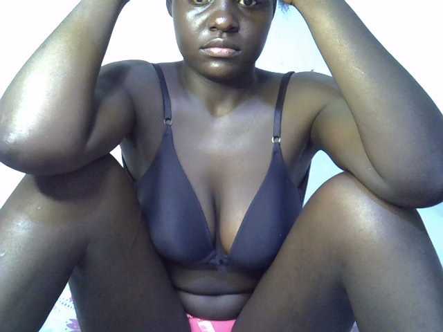 African-qeen1 live cam on BongaCams
