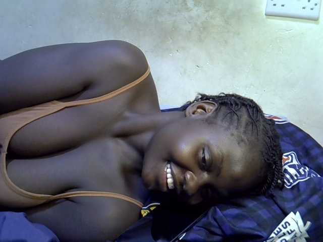 African-qeen1 live cam on BongaCams