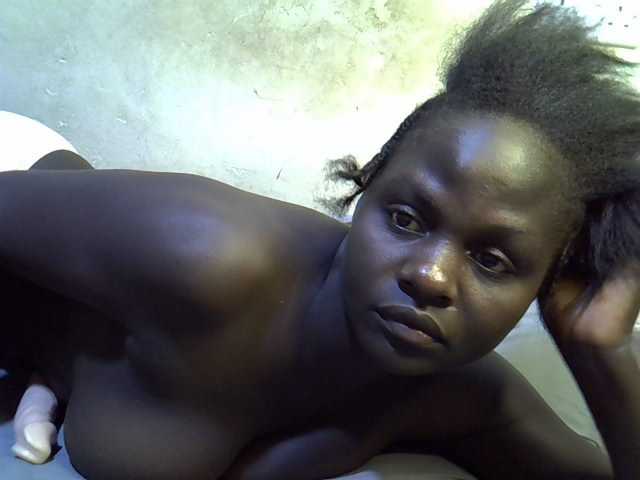 African-qeen1 live cam on BongaCams