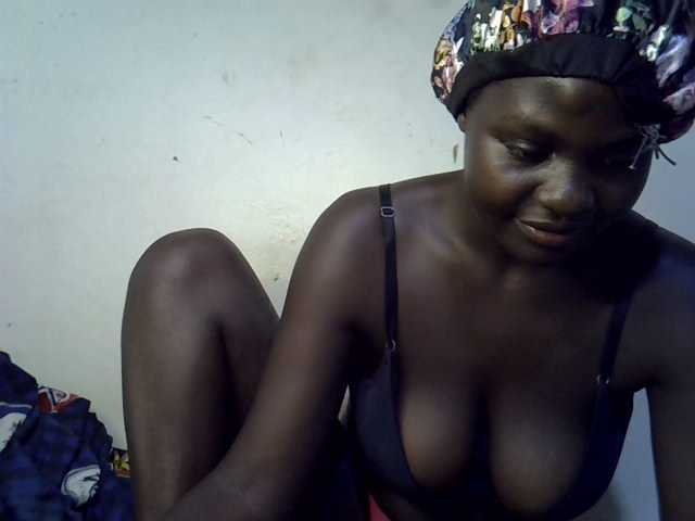 African-qeen1 live cam on BongaCams