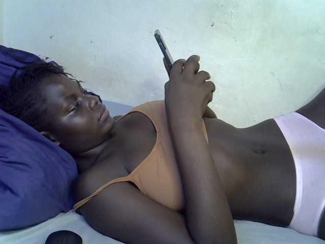 African-qeen1 live cam on BongaCams