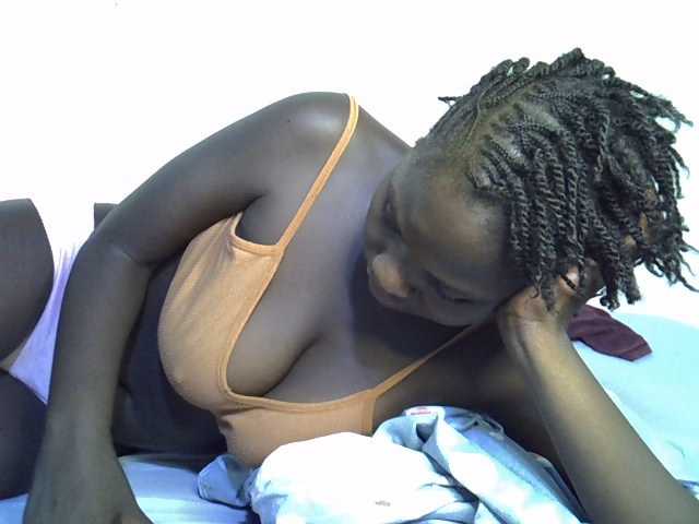 African-qeen1