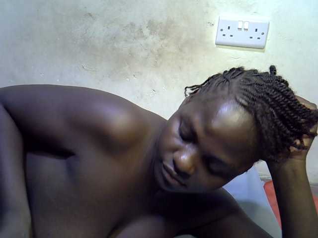 African-qeen1
