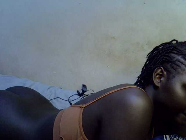 African-qeen1
