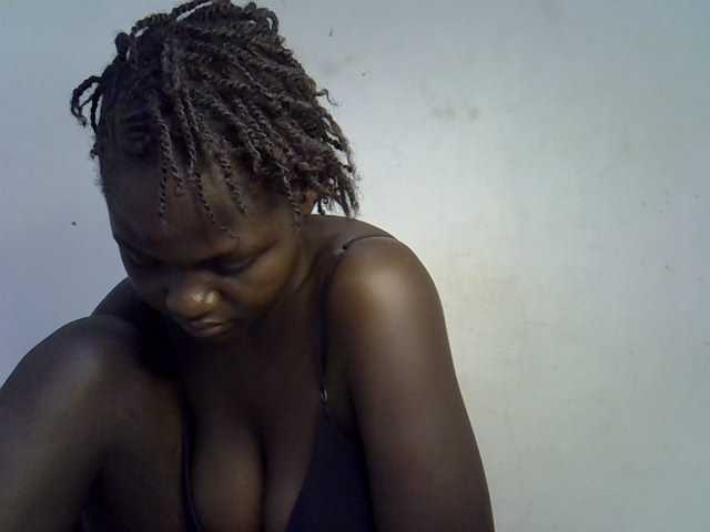 African-qeen1