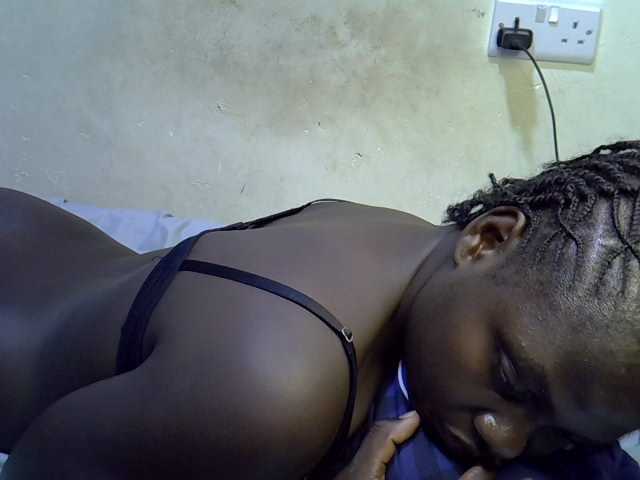 African-qeen1