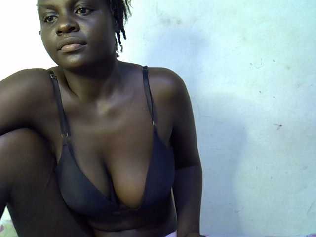 African-qeen1