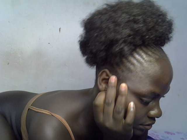 African-qeen1