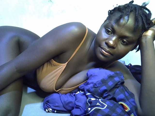 African-qeen1