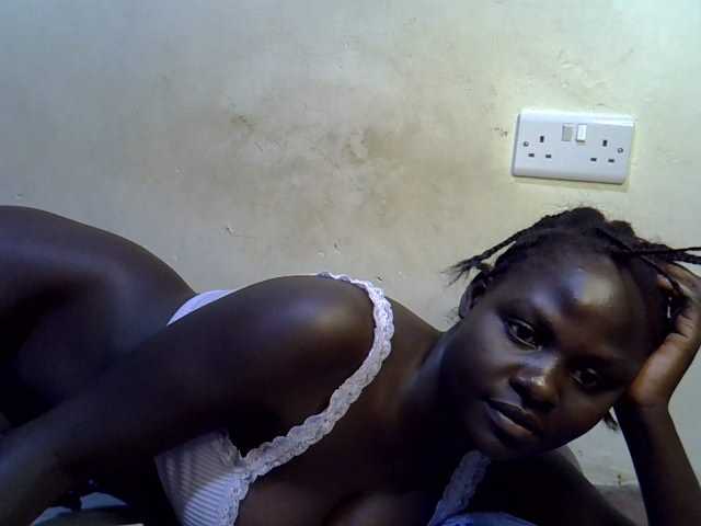African-qeen1