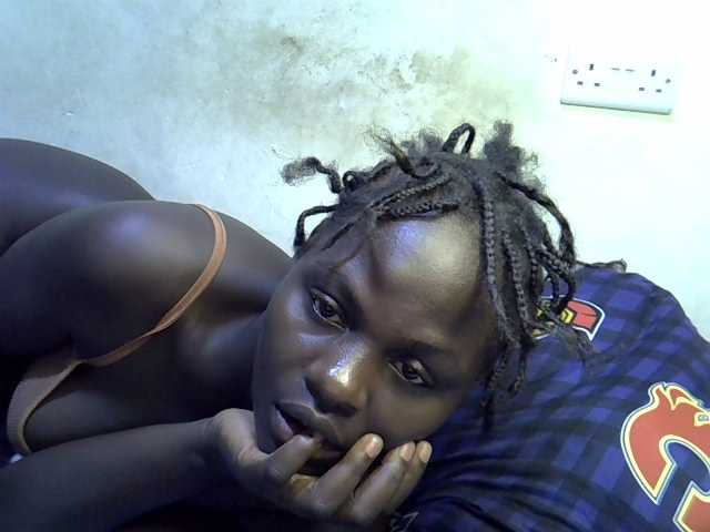 African-qeen1