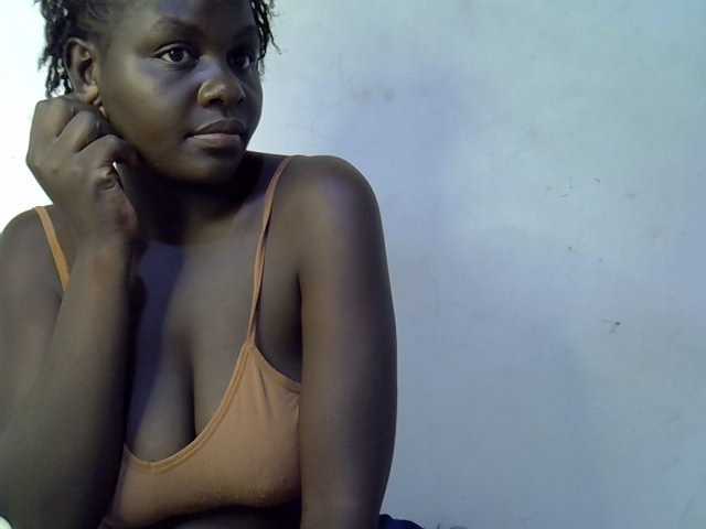 African-qeen1
